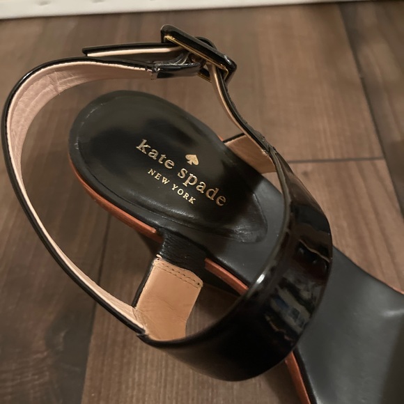 kate spade Patent Leather Wedge Heel Sandal Sz 10 - Picture 5 of 7